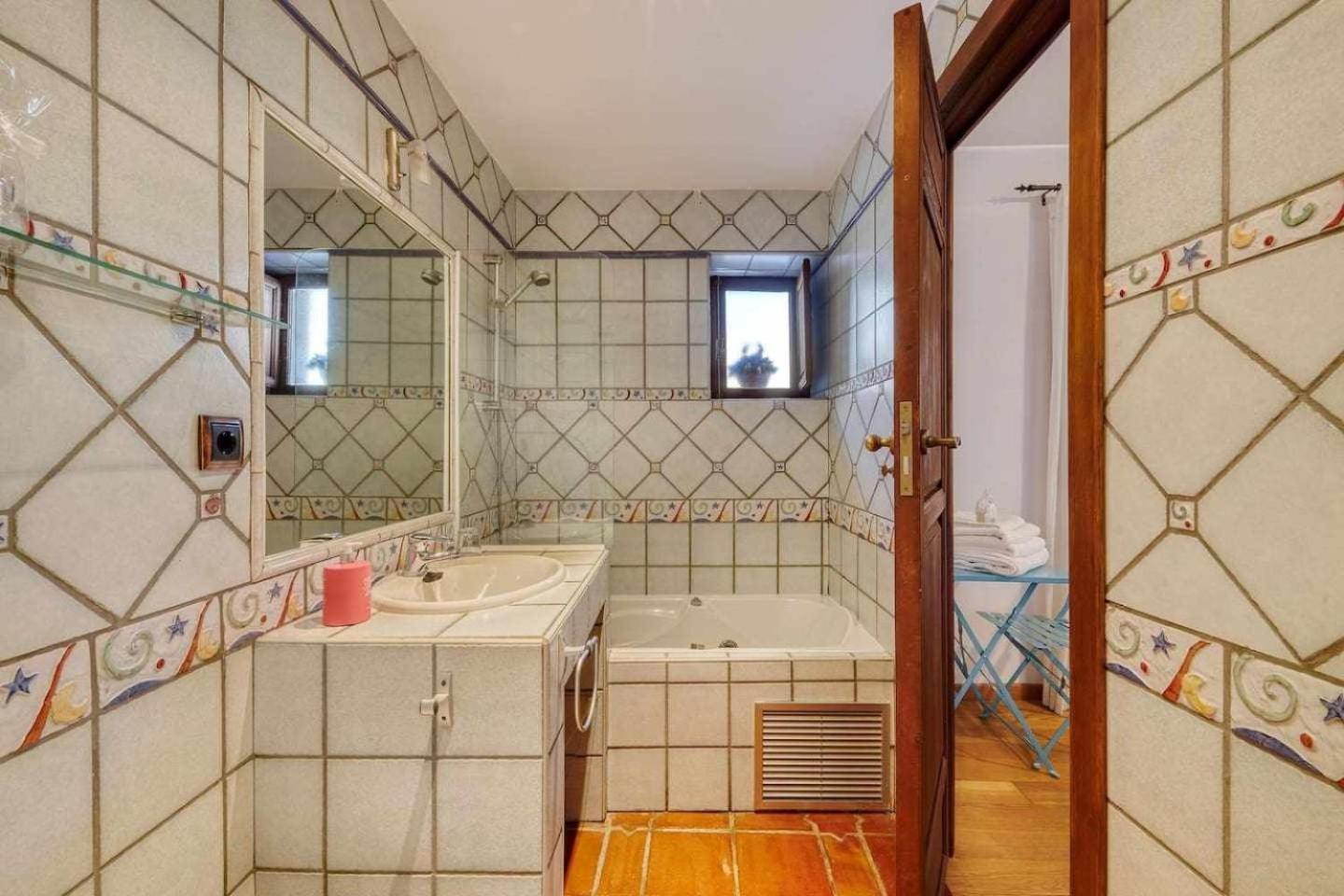 Cuesta Del Reloj Holiday home Piedralaves